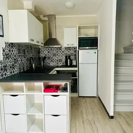 J&v Angeles Apartment